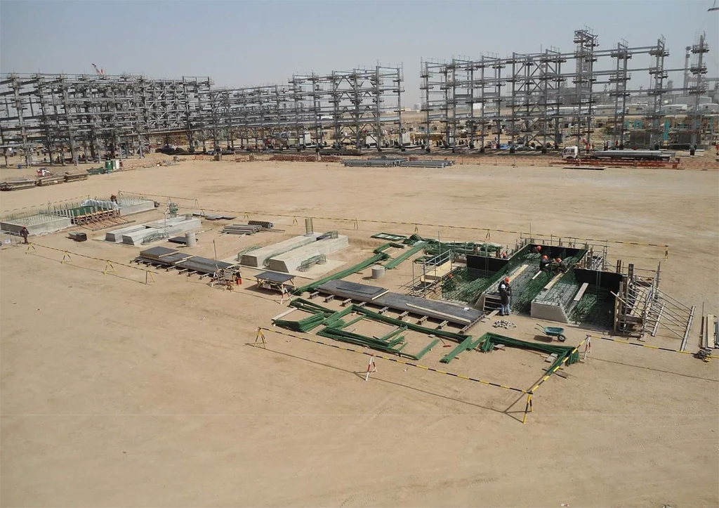 Anlagenbau des Al Yer Projekts mit Fokus auf die Fundamente der Turbokompressoren.